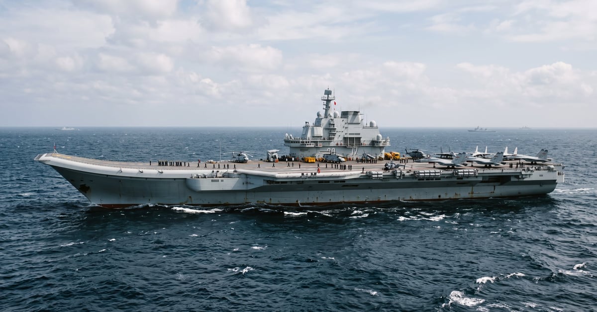 Porte-avions chinois naviguant dans le Pacifique, symbole de la puissance navale croissante de la Chine